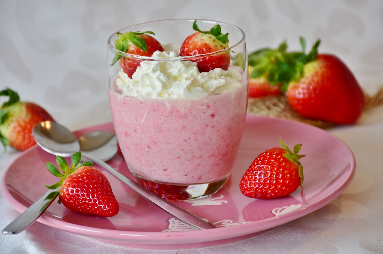 Jak zrobić domowe smoothie bowl z różnymi dodatkami i zdobieniami