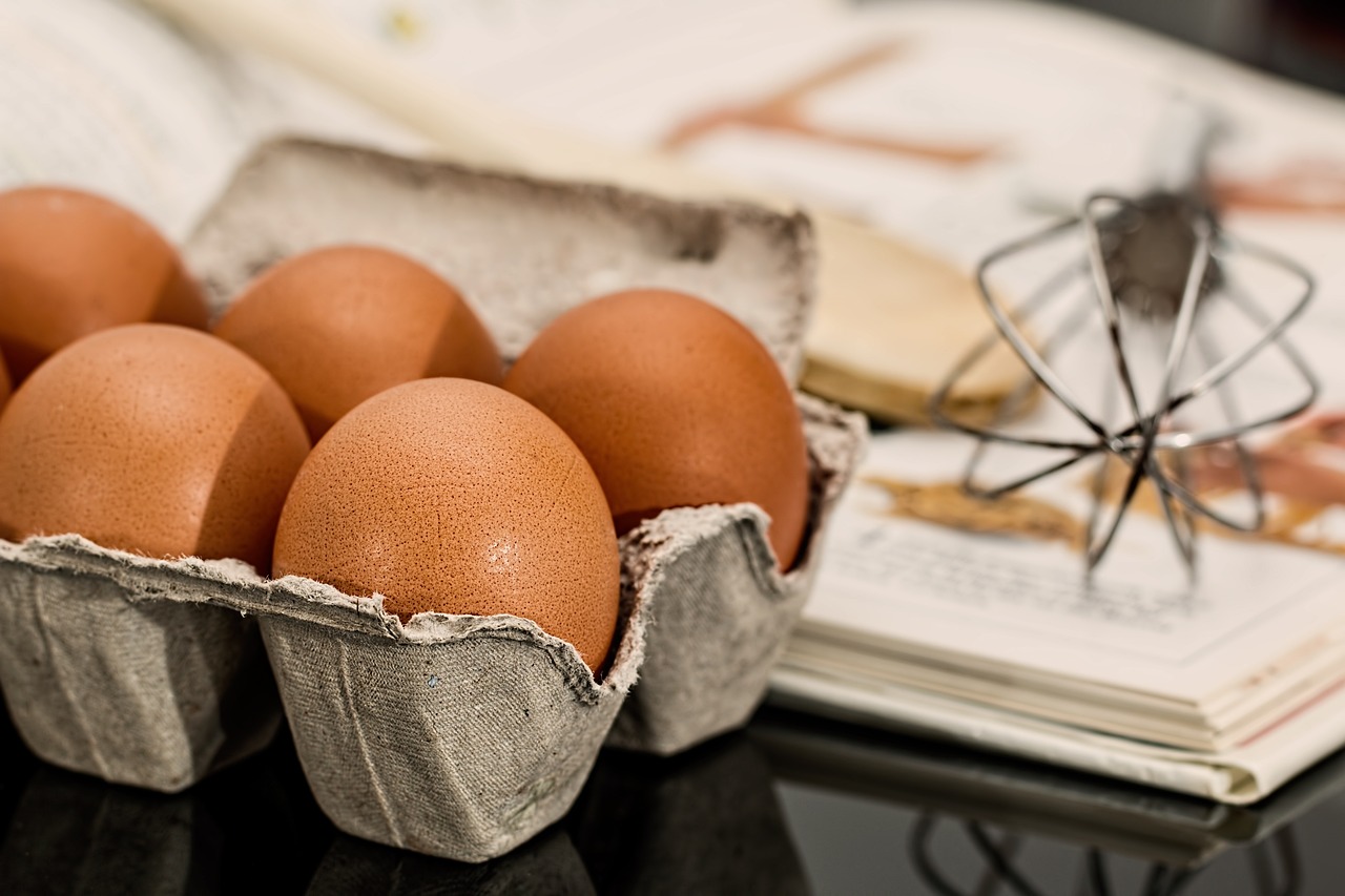 Kreatywne Przepisy z Ugotowanymi Jajkami: Wykorzystaj Potencjał Tej Uniwersalnej Składniki
